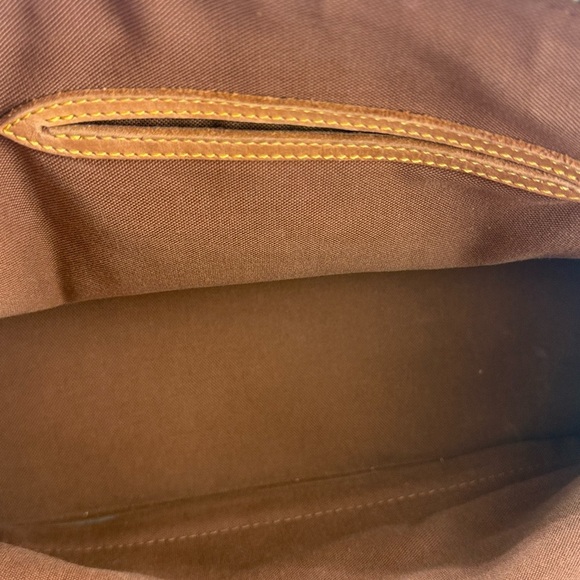 Louis Vuitton Authenticated Alma Satchel with Monogram Pattern - Picture 8 of 10